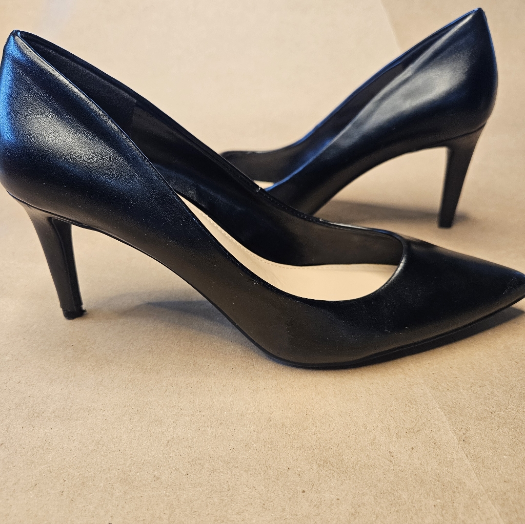 Kelly  Katie Brand PointedToe Pumps